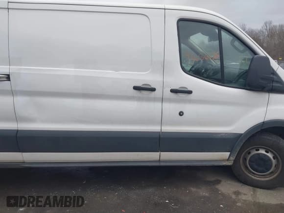 ✅ 2018 Ford Transit • VIN: 1FTYR2YM8JKA04248 • Lot: 41686135. Wystawiony na IAAI z przebiegiem 204 019 mil. Bezpłatny archiwum sprzedaży aukcyjnych z USA i szczegółowy raport historii pojazdu na DreamBid. Zdjęcie 13.