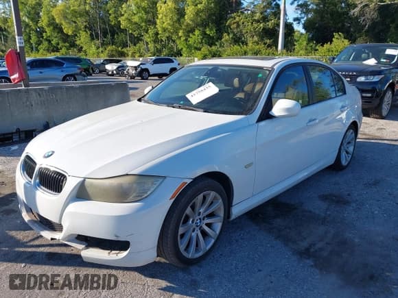 ✅ 2011 BMW 3 Series 328i • VIN: WBAPH7G57BNN05019 • Lot: 43758435. Listed on IAAI with 226,900 mi. Free auction sales archive from the USA and detailed vehicle history report at DreamBid. Image 17.