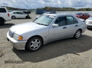✅ 2000 Mercedes-Benz C 230/260/280/320 • VIN: WDBHA29G3YA859826 • Lot: 48573425. Wystawiony na Copart z przebiegiem 158 093 mil. Bezpłatny archiwum sprzedaży aukcyjnych z USA i szczegółowy raport historii pojazdu na DreamBid. Zdjęcie 1.