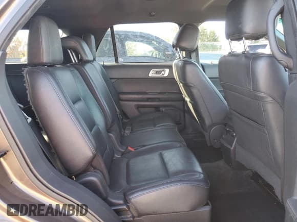 ✅ 2015 Ford Explorer XLT • VIN: 1FM5K8D87FGC51270 • Lot: 87308675. Wystawiony na Copart z przebiegiem 76 908 mil. Bezpłatny archiwum sprzedaży aukcyjnych z USA i szczegółowy raport historii pojazdu na DreamBid. Zdjęcie 11.