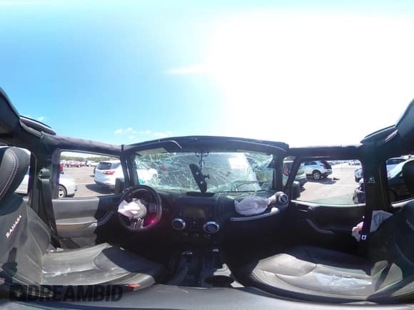 ✅ 2016 Jeep Wrangler Unlimited Sahara • VIN: 1C4HJWEG4GL158231 • Lot: 43295859. Wystawiony na IAAI z przebiegiem 92 674 mil. Bezpłatny archiwum sprzedaży aukcyjnych z USA i szczegółowy raport historii pojazdu na DreamBid. Zdjęcie 18.