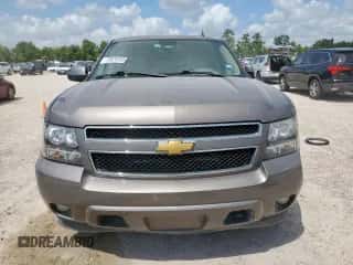 2013 Chevrolet Suburban LT z VIN 1GNSCJE01DR330091, wystawiony jako Copart lot #70826395 z przebiegiem 187 683 mil mil oraz Szkoda całkowita • Salvage title. Historia ofert i sprzedaży dostępna na DreamBid. Obrazek 5.