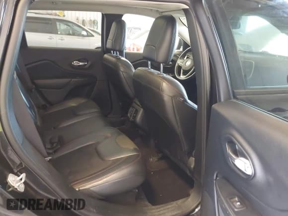 ✅ 2016 Jeep Cherokee Trailhawk • VIN: 1C4PJMBS0GW358353 • Lot: 42741842. Wystawiony na IAAI z przebiegiem 117 030 mil. Bezpłatny archiwum sprzedaży aukcyjnych z USA i szczegółowy raport historii pojazdu na DreamBid. Zdjęcie 8.