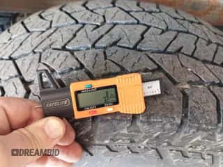 2020 Chevrolet Silverado 1500 Work Truck z VIN 1GCRYAEF2LZ269216, wystawiony jako IAAI lot #42307254 z przebiegiem 131 651 mil mil oraz . Historia ofert i sprzedaży dostępna na DreamBid. Obrazek 1.