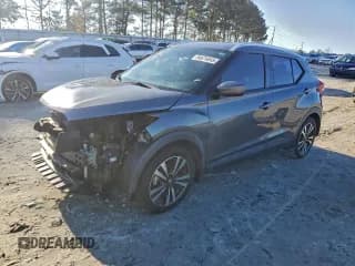✅ 2019 Nissan Kicks S • VIN: 3N1CP5CU8KL514112 • Лот: 94674845. Опубликован ранее на Copart с пробегом 29 374 миль. Бесплатный доступ к архиву аукционных продаж из США и подробный отчёт об истории автомобиля на DreamBid. Изображение 1.