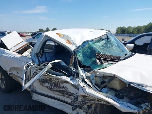 ✅ 1993 Chevrolet Silverado 1500 • VIN: 1GCEC14K4PZ150181 • Lot: 43419288. Wystawiony na IAAI z przebiegiem 220 002 mil. Bezpłatny archiwum sprzedaży aukcyjnych z USA i szczegółowy raport historii pojazdu na DreamBid. Zdjęcie 6.