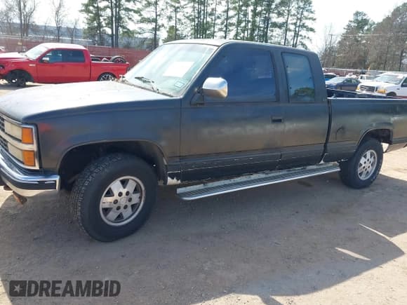 ✅ 1992 Chevrolet Silverado 1500 • VIN: 2GCEK19K1N1105863 • Лот: 41673864. Опубликован ранее на IAAI с пробегом 512 987 миль. Бесплатный доступ к архиву аукционных продаж из США и подробный отчёт об истории автомобиля на DreamBid. Изображение 2.