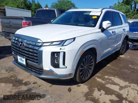 2025 Hyundai Palisade Calligraphy with VIN KM8R74GE0SU828200, listed as a IAAI auction lot 42393077 with 4,898 mi miles and . Bid and sale history available at DreamBid. Image 2.