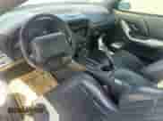 1997 Chevrolet Camaro z VIN 2G1FP22KXV2124842, wystawiony jako Copart lot #54201565 z przebiegiem 63 763 mil mil oraz Czysty tytuł • Clean title. Historia ofert i sprzedaży dostępna na DreamBid. Obrazek 9.