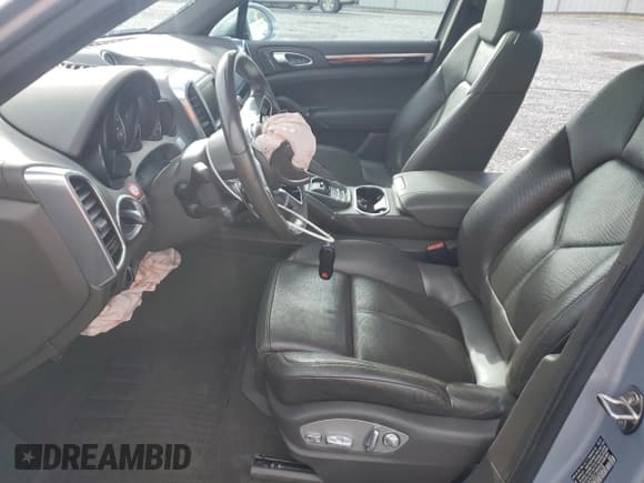 ✅ 2015 Porsche Cayenne Diesel • VIN: WP1AF2A2XFLA43278 • Lot: 59022555. Wystawiony na Copart z przebiegiem 151 469 mil. Bezpłatny archiwum sprzedaży aukcyjnych z USA i szczegółowy raport historii pojazdu na DreamBid. Zdjęcie 7.