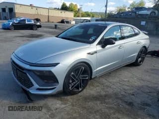 ✅ 2024 Hyundai Sonata N Line • VIN: KMHL54JC7RA391102 • Lot: 81656805. Wystawiony na Copart z przebiegiem 15 541 mil. Bezpłatny archiwum sprzedaży aukcyjnych z USA i szczegółowy raport historii pojazdu na DreamBid. Zdjęcie 1.