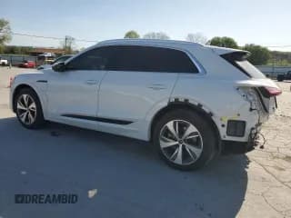 ✅ 2024 Audi Q8 e-tron Premium Plus • VIN: WA15AAGE7RB025662 • Лот: 52006665. Опубликован ранее на Copart с пробегом 18 760 миль. Бесплатный доступ к архиву аукционных продаж из США и подробный отчёт об истории автомобиля на DreamBid. Изображение 2.