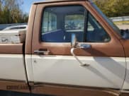 ✅ 1988 Ford F-150 • VIN: 1FTDF15Y1JPA65940 • Lot: 91714495. Wystawiony na Copart z przebiegiem 156 378 mil. Bezpłatny archiwum sprzedaży aukcyjnych z USA i szczegółowy raport historii pojazdu na DreamBid. Zdjęcie 10.