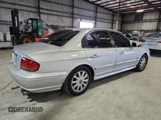 ✅ 2002 Hyundai Sonata GLS • VIN: KMHWF35H62A529647 • Lot: 86256775. Listed on Copart with 230,068 mi. Free auction sales archive from the USA and detailed vehicle history report at DreamBid. Image 3.