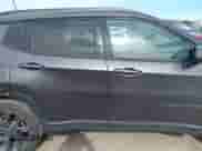 2021 Jeep Compass 80th Anniversary z VIN 3C4NJCEB0MT604218, wystawiony jako IAAI lot #42316107 z przebiegiem 73 743 mil mil oraz . Historia ofert i sprzedaży dostępna na DreamBid. Obrazek 13.