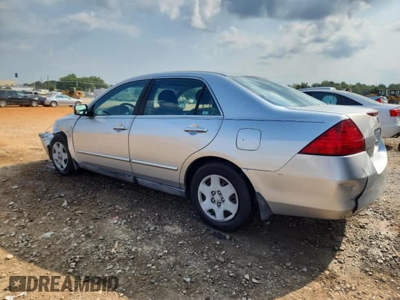 ✅ 2006 Honda Accord LX • VIN: 3HGCM56476G700399 • Лот: 71726315. Опубликован ранее на Copart с пробегом 179 765 миль. Бесплатный доступ к архиву аукционных продаж из США и подробный отчёт об истории автомобиля на DreamBid. Изображение 2.