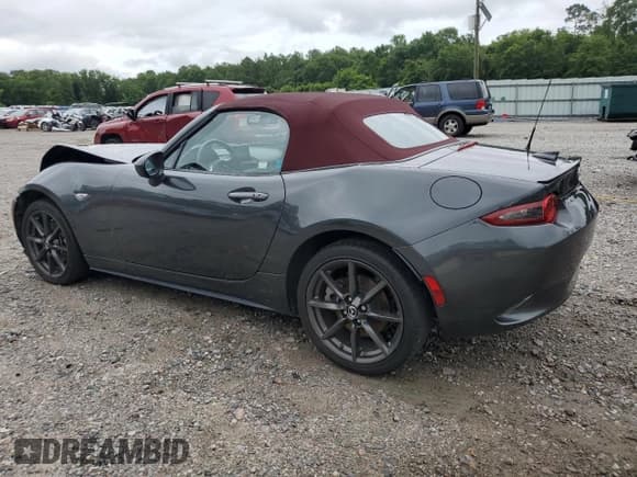 ✅ 2018 Mazda MX-5 Miata Club • VIN: JM1NDAC71J0205532 • Лот: 60148445. Опубликован ранее на Copart с пробегом 26 514 миль. Бесплатный доступ к архиву аукционных продаж из США и подробный отчёт об истории автомобиля на DreamBid. Изображение 2.