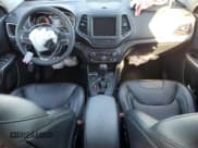 ✅ 2022 Jeep Cherokee Latitude Lux • VIN: 1C4PJMMN6ND546066 • Lot: 80801574. Wystawiony na Copart z przebiegiem 18 161 mil. Bezpłatny archiwum sprzedaży aukcyjnych z USA i szczegółowy raport historii pojazdu na DreamBid. Zdjęcie 8.