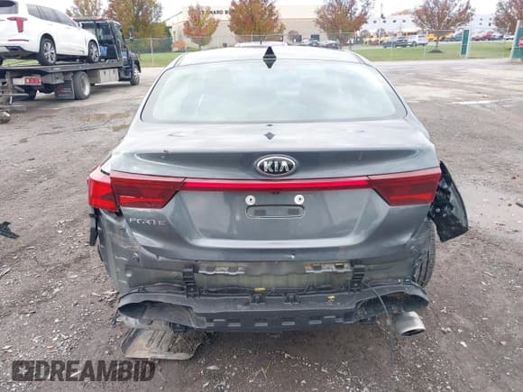 ✅ 2021 Kia Forte LXS • VIN: 3KPF24AD9ME273593 • Lot: 43638985. Wystawiony na IAAI z przebiegiem 55 580 mil. Bezpłatny archiwum sprzedaży aukcyjnych z USA i szczegółowy raport historii pojazdu na DreamBid. Zdjęcie 16.