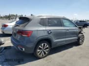 ✅ 2022 Volkswagen Taos SE • VIN: 3VVLX7B26NM081155 • Lot: 71908015. Wystawiony na Copart z przebiegiem 69 831 mil. Bezpłatny archiwum sprzedaży aukcyjnych z USA i szczegółowy raport historii pojazdu na DreamBid. Zdjęcie 3.