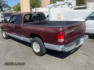 2000 Dodge Dakota z VIN 1B7GL22X1YS549590, wystawiony jako Copart lot #72645444 z przebiegiem 179 924 mil mil oraz Czysty tytuł • Clean title. Historia ofert i sprzedaży dostępna na DreamBid. Obrazek 3.