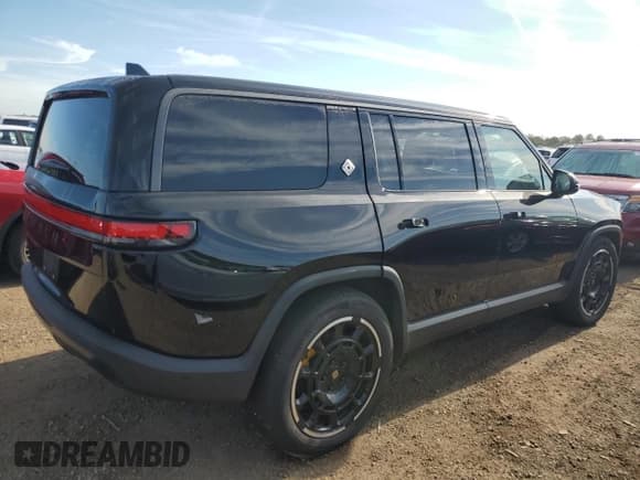 ✅ 2025 Rivian R1S Premium • VIN: 7PDSGCBP3SN061454 • Лот: 69488625. Опубликован ранее на Copart с пробегом Не указан. Бесплатный доступ к архиву аукционных продаж из США и подробный отчёт об истории автомобиля на DreamBid. Изображение 3.