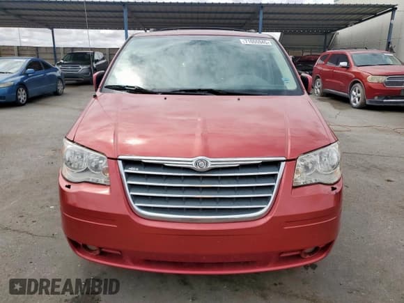 ✅ 2010 Chrysler Town & Country Touring Plus • VIN: 2A4RR8DX7AR358376 • Lot: 71055945. Wystawiony na Copart z przebiegiem 249 295 mil. Bezpłatny archiwum sprzedaży aukcyjnych z USA i szczegółowy raport historii pojazdu na DreamBid. Zdjęcie 5.