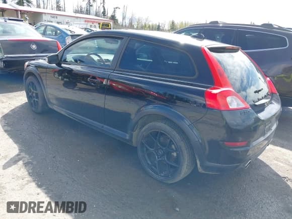 ✅ 2011 Volvo C30 • VIN: YV1672MK4B2198306 • Лот: 41980156. Опубликован ранее на IAAI с пробегом 205 771 миль. Бесплатный доступ к архиву аукционных продаж из США и подробный отчёт об истории автомобиля на DreamBid. Изображение 3.