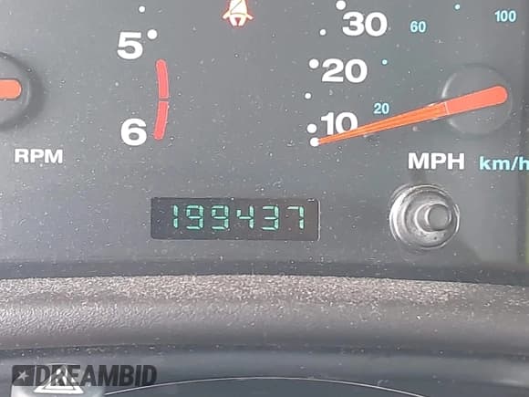 ✅ 2002 Jeep Wrangler X • VIN: 1J4FA39S02P748202 • Lot: 43266082. Wystawiony na IAAI z przebiegiem 199 437 mil. Bezpłatny archiwum sprzedaży aukcyjnych z USA i szczegółowy raport historii pojazdu na DreamBid. Zdjęcie 15.