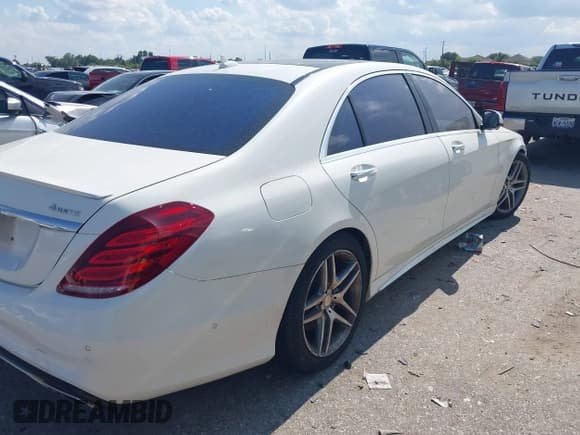 ✅ 2016 Mercedes-Benz S 550 • VIN: WDDUG8FBXGA210765 • Lot: 42966321. Wystawiony na IAAI z przebiegiem 93 831 mil. Bezpłatny archiwum sprzedaży aukcyjnych z USA i szczegółowy raport historii pojazdu na DreamBid. Zdjęcie 4.