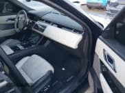 ✅ 2018 Land Rover Range Rover Velar R-Dynamic HSE • VIN: SALYM2RV5JA752217 • Lot: 43722368. Wystawiony na IAAI z przebiegiem 99 944 mil. Bezpłatny archiwum sprzedaży aukcyjnych z USA i szczegółowy raport historii pojazdu na DreamBid. Zdjęcie 5.