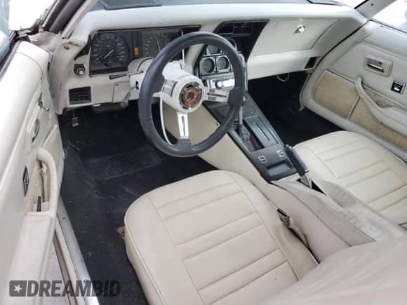 1978 Chevrolet Corvette z VIN 1Z87L8S425311, wystawiony jako Copart lot #41871705 z przebiegiem 71 787 mil mil oraz Szkoda całkowita • Salvage title. Historia ofert i sprzedaży dostępna na DreamBid. Obrazek 8.