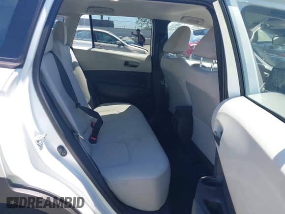 ✅ 2025 Toyota Corolla Cross L • VIN: 7MUAAAAG2SV132377 • Lot: 42864709. Wystawiony na IAAI z przebiegiem 7 286 mil. Bezpłatny archiwum sprzedaży aukcyjnych z USA i szczegółowy raport historii pojazdu na DreamBid. Zdjęcie 8.