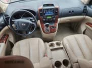 ✅ 2007 Hyundai Entourage GLS • VIN: KNDMC233076039365 • Лот: 81294485. Опубликован ранее на Copart с пробегом 224 777 миль. Бесплатный доступ к архиву аукционных продаж из США и подробный отчёт об истории автомобиля на DreamBid. Изображение 8.