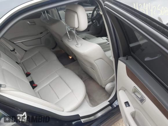 ✅ 2016 Mercedes-Benz E 350 Luxury • VIN: WDDHF8JB1GB311070 • Lot: 43442508. Wystawiony na IAAI z przebiegiem 145 667 mil. Bezpłatny archiwum sprzedaży aukcyjnych z USA i szczegółowy raport historii pojazdu na DreamBid. Zdjęcie 8.