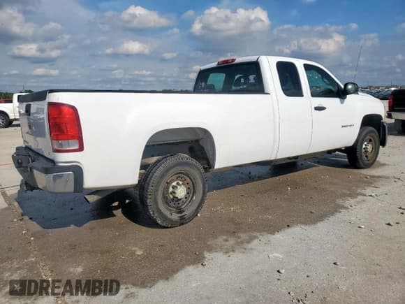 ✅ 2008 Chevrolet Silverado 2500HD Work Truck • VIN: 1GCHC29K58E139338 • Lot: 60833175. Wystawiony na Copart z przebiegiem 343 349 mil. Bezpłatny archiwum sprzedaży aukcyjnych z USA i szczegółowy raport historii pojazdu na DreamBid. Zdjęcie 3.