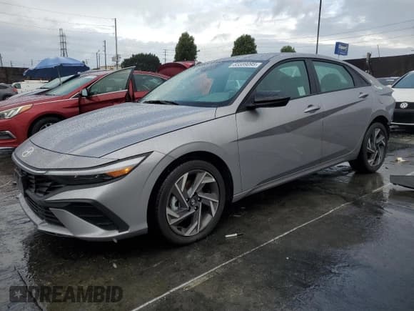 ✅ 2025 Hyundai Elantra SEL Sport • VIN: KMHLM4DG8SU985588 • Lot: 85589095. Wystawiony na Copart z przebiegiem 3 183 mil. Bezpłatny archiwum sprzedaży aukcyjnych z USA i szczegółowy raport historii pojazdu na DreamBid. Zdjęcie 1.