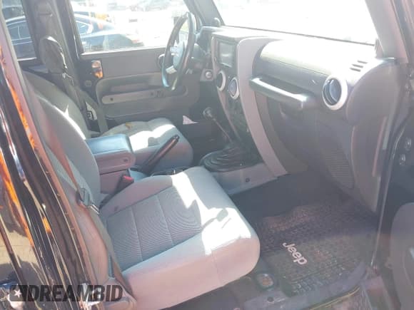 ✅ 2008 Jeep Wrangler Unlimited Sahara • VIN: 1J8GA59148L577444 • Lot: 43231472. Listed on IAAI with 292,511 mi. Free auction sales archive from the USA and detailed vehicle history report at DreamBid. Image 5.