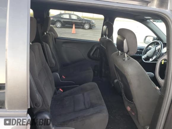 ✅ 2015 Dodge Grand Caravan SE • VIN: 2C4RDGBG4FR523325 • Lot: 91250245. Wystawiony na Copart z przebiegiem 83 132 mil. Bezpłatny archiwum sprzedaży aukcyjnych z USA i szczegółowy raport historii pojazdu na DreamBid. Zdjęcie 11.