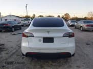 ✅ 2022 Tesla Model Y Long Range • VIN: 7SAYGDEE6NF313110 • Lot: 41703939. Wystawiony na IAAI z przebiegiem 12 468 mil. Bezpłatny archiwum sprzedaży aukcyjnych z USA i szczegółowy raport historii pojazdu na DreamBid. Zdjęcie 16.