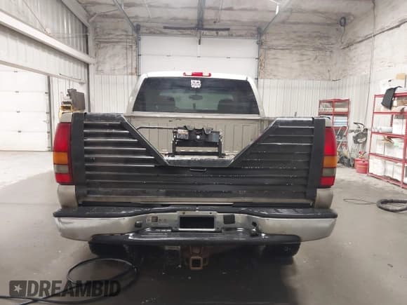 ✅ 2003 Chevrolet Silverado 2500HD LS • VIN: 1GCHK29G43E157174 • Lot: 41839189. Wystawiony na IAAI z przebiegiem 179 860 mil. Bezpłatny archiwum sprzedaży aukcyjnych z USA i szczegółowy raport historii pojazdu na DreamBid. Zdjęcie 16.
