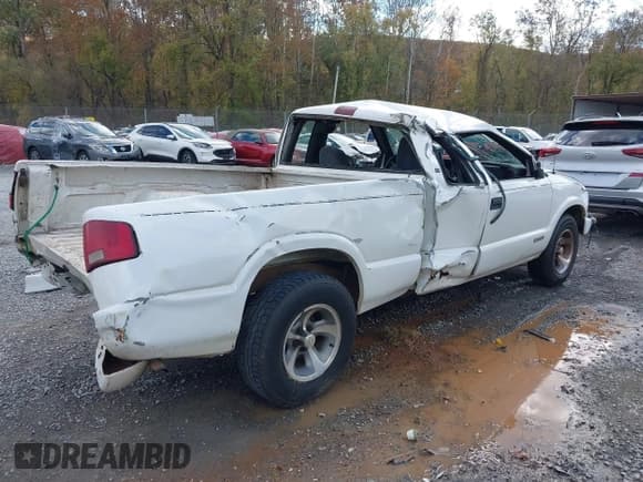 ✅ 2000 Chevrolet S-10 LS Xtreme • VIN: 1GCCS19W5Y8223040 • Лот: 43488001. Опубликован ранее на IAAI с пробегом 118 614 миль. Бесплатный доступ к архиву аукционных продаж из США и подробный отчёт об истории автомобиля на DreamBid. Изображение 4.