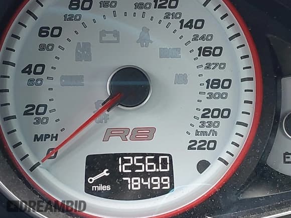 ✅ 2011 Audi R8 • VIN: WUAVNAFG2BN001984 • Лот: 41830131. Опубликован ранее на IAAI с пробегом 78 499 миль. Бесплатный доступ к архиву аукционных продаж из США и подробный отчёт об истории автомобиля на DreamBid. Изображение 15.