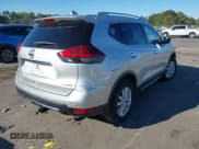 ✅ 2019 Nissan Rogue SV • VIN: JN8AT2MV5KW399800 • Lot: 43478469. Wystawiony na IAAI z przebiegiem 33 468 mil. Bezpłatny archiwum sprzedaży aukcyjnych z USA i szczegółowy raport historii pojazdu na DreamBid. Zdjęcie 4.