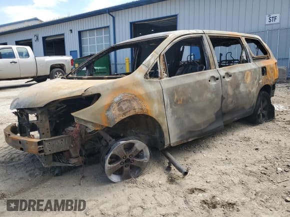 ✅ 2011 Toyota Sienna • VIN: 5TDZK3DC2BS043780 • Lot: 68895105. Wystawiony na Copart z przebiegiem Nie podano. Bezpłatny archiwum sprzedaży aukcyjnych z USA i szczegółowy raport historii pojazdu na DreamBid. Zdjęcie 1.