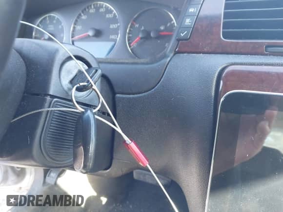 2010 Chevrolet Impala LT z VIN 2G1WB5EKXA1235564, wystawiony jako IAAI lot #43556374 z przebiegiem 280 357 mil mil oraz . Historia ofert i sprzedaży dostępna na DreamBid. Obrazek 11.