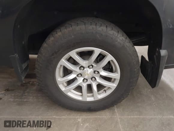 ✅ 2019 Chevrolet Silverado 1500 LT • VIN: 1GCPYDEK5KZ313049 • Lot: 43331946. Wystawiony na IAAI z przebiegiem 117 547 mil. Bezpłatny archiwum sprzedaży aukcyjnych z USA i szczegółowy raport historii pojazdu na DreamBid. Zdjęcie 12.