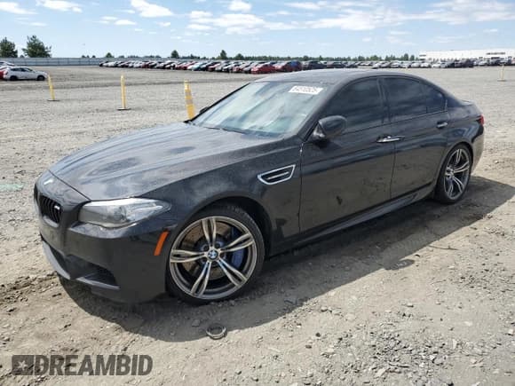 ✅ 2014 BMW M5 • VIN: WBSFV9C52ED593201 • Lot: 64510525. Wystawiony na Copart z przebiegiem Nie podano. Bezpłatny archiwum sprzedaży aukcyjnych z USA i szczegółowy raport historii pojazdu na DreamBid. Zdjęcie 1.