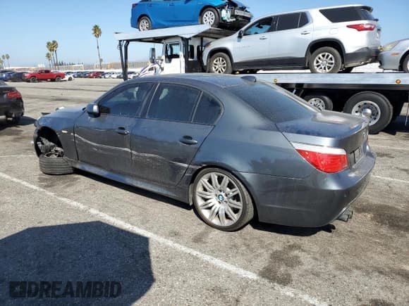 ✅ 2010 BMW 5 Series 550i • VIN: WBANW5C58ACT56136 • Lot: 82199915. Wystawiony na Copart z przebiegiem 116 580 mil. Bezpłatny archiwum sprzedaży aukcyjnych z USA i szczegółowy raport historii pojazdu na DreamBid. Zdjęcie 2.