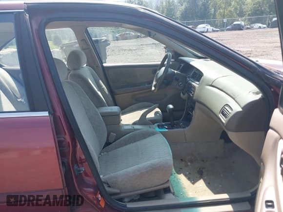 ✅ 2001 Nissan Altima GLE • VIN: 1N4DL01A21C124146 • Lot: 43014267. Listed on IAAI with 104,264 mi. Free auction sales archive from the USA and detailed vehicle history report at DreamBid. Image 5.